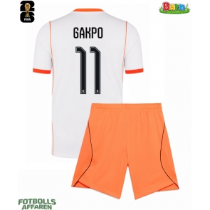 Nederländerna Cody Gakpo #11 Bortaställ Barn VM 2026 Kortärmad (+ Korta byxor)